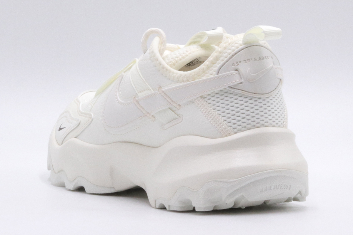 nike white tc 7900 sneakers